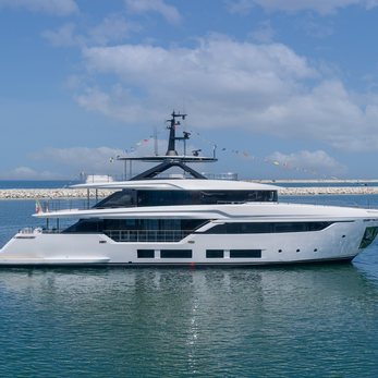 Goal yacht exterior 3