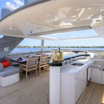 Spectre yacht exterior 3