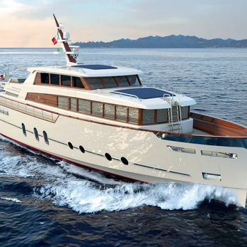 Vero yacht exterior 4