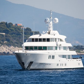 Nora yacht exterior 5