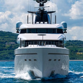 Amor a Vida yacht exterior 4