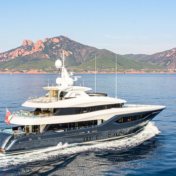 Viatoris yacht exterior 3