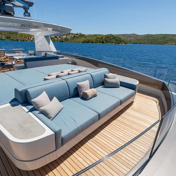 Kinda yacht exterior 4