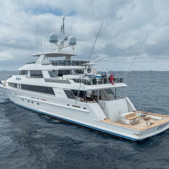 Ostara yacht exterior 5
