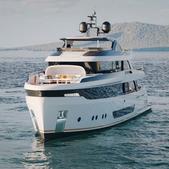 Samba yacht exterior 2