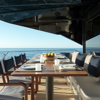 WHY 200/ 06 yacht exterior 5