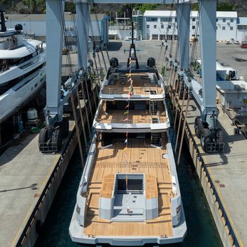Big Naan yacht exterior 3
