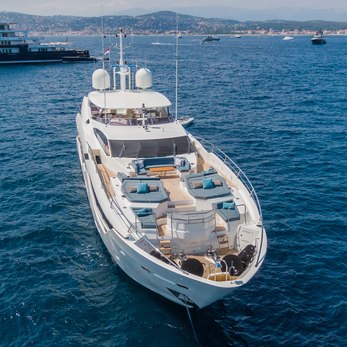 2 J's of London yacht exterior 2