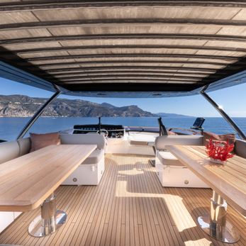 Mirka yacht interior 3