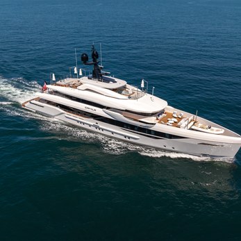 Camila yacht exterior 4