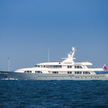 Hampshire yacht exterior 3