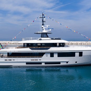 Octopus yacht exterior 2