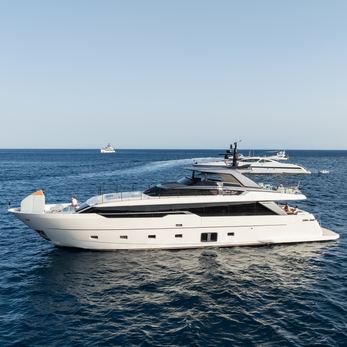 Kapusha yacht exterior 3