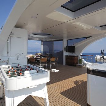 Domani yacht exterior 3