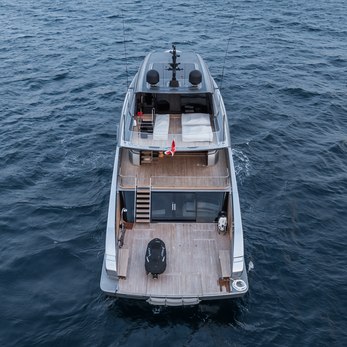 HM 1 yacht exterior 4