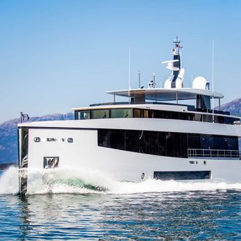 Graycliffs yacht exterior 5