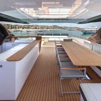 Victoria III yacht interior 2