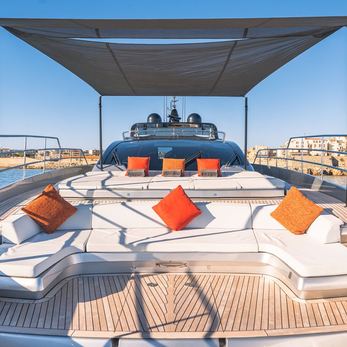 HP6 yacht exterior 2