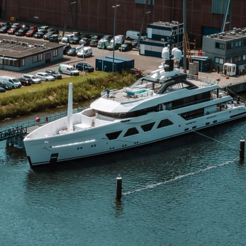 Khalidah yacht exterior 4