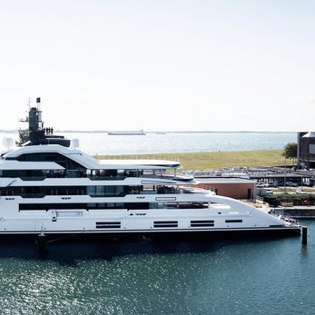 Tanzanite yacht exterior 5