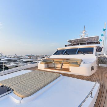 Amore yacht exterior 2