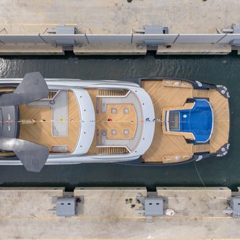 Sea Raider X yacht exterior 4
