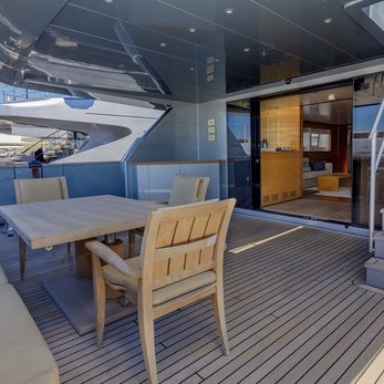 Bolaro yacht exterior 4
