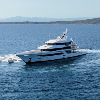 Joy yacht exterior 2