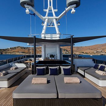 Invader yacht exterior 4