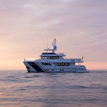 Empire yacht exterior 4