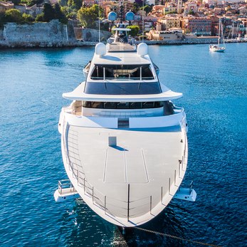 Luna yacht exterior 2