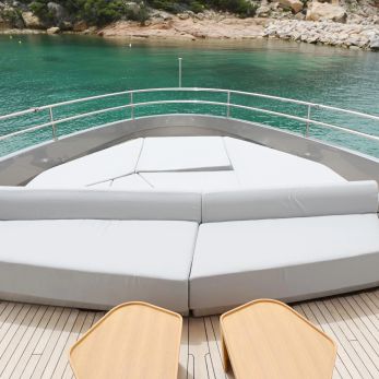 Alma III yacht exterior 2