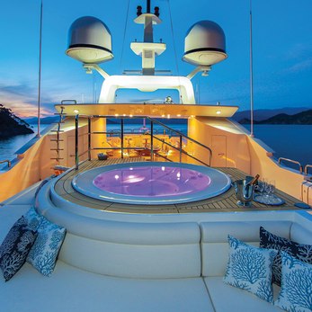 Vica yacht exterior 3