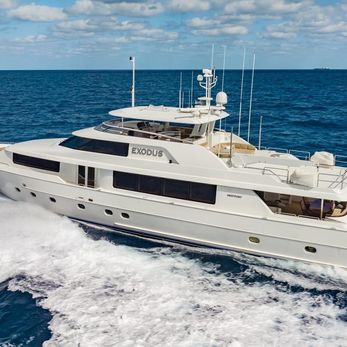 Delphina yacht exterior 5