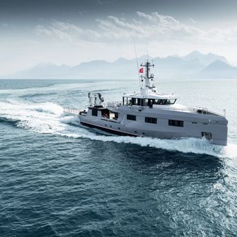 Rafter yacht exterior 4