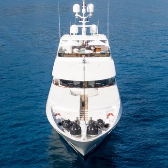 Carpe Diem yacht exterior 2