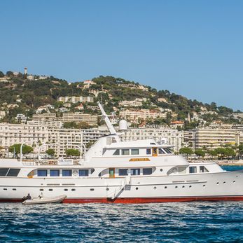 Seagull of Cayman yacht exterior 3