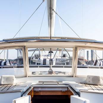 Cabochon yacht exterior 3