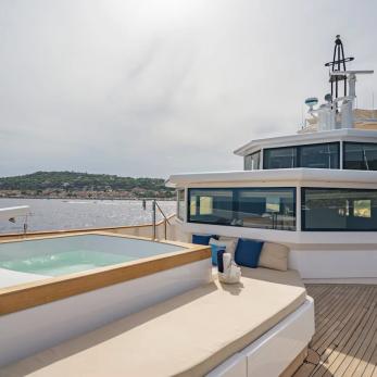 Koru yacht exterior 2
