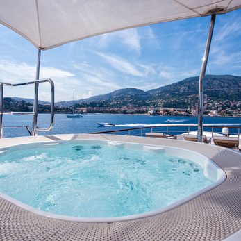 Solinda yacht exterior 3