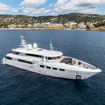 Celia P yacht exterior 2