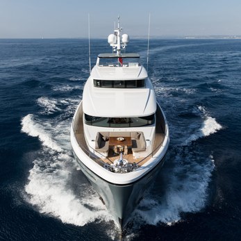 Belle yacht exterior 2