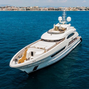 Asya yacht exterior 4