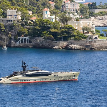 DB9 yacht exterior 2