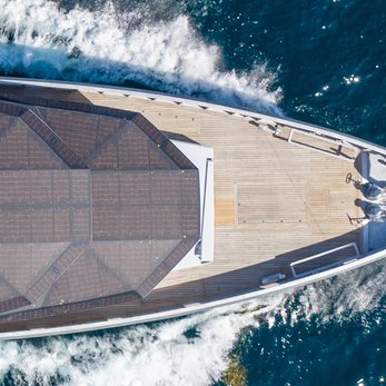 Canoa yacht exterior 2