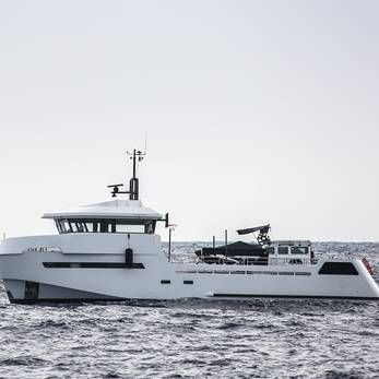 Playa yacht exterior 2