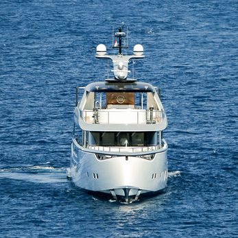 Spring yacht exterior 5