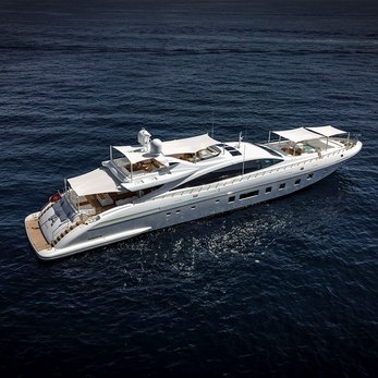 V yacht exterior 2