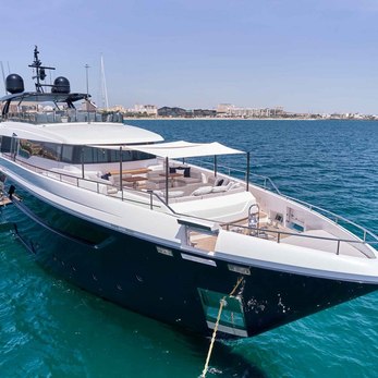 Horizon yacht exterior 2