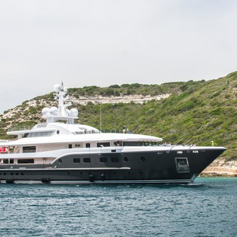 Kogo yacht exterior 4